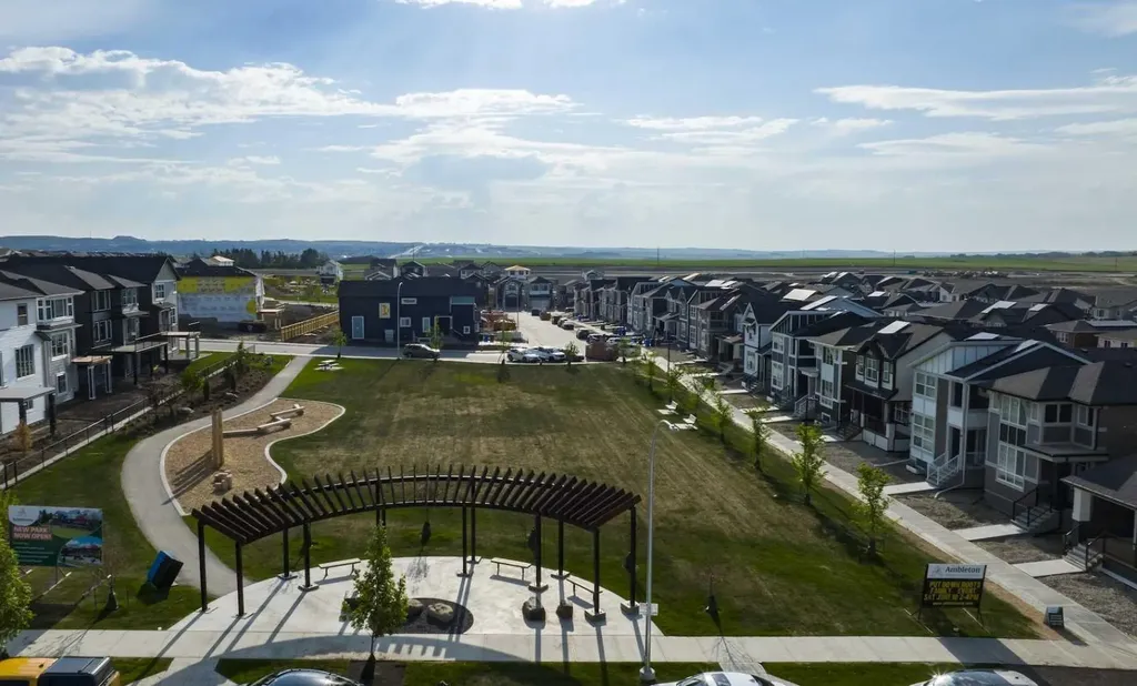 26 Amblehurst Path NW Calgary AB T3P1W8