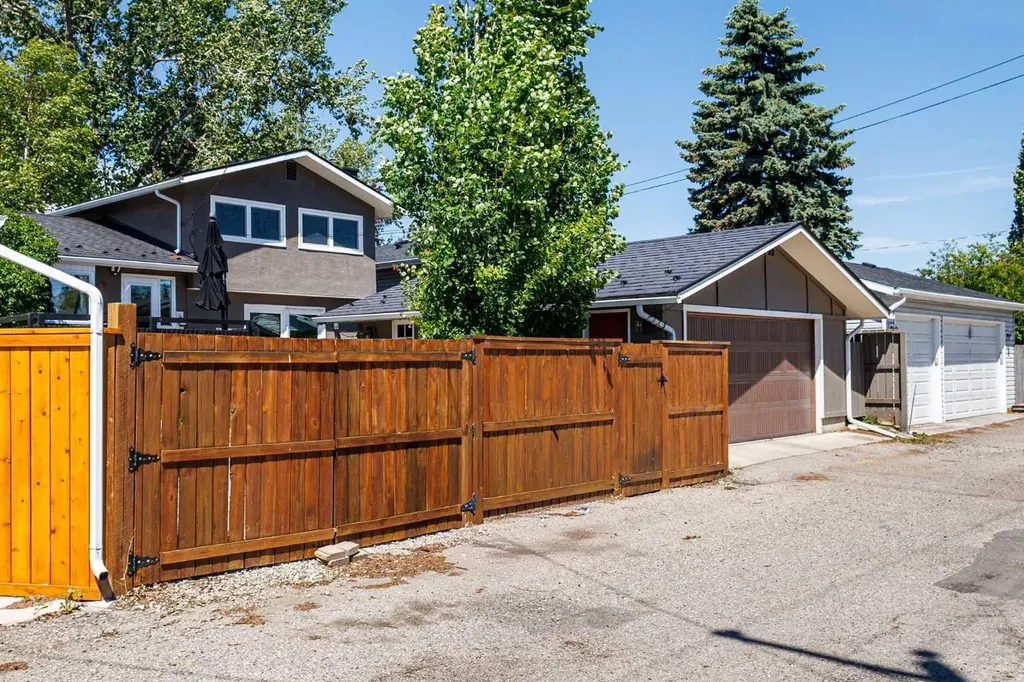 10720 Maplecrest Road SE Calgary AB T2J 1Y1