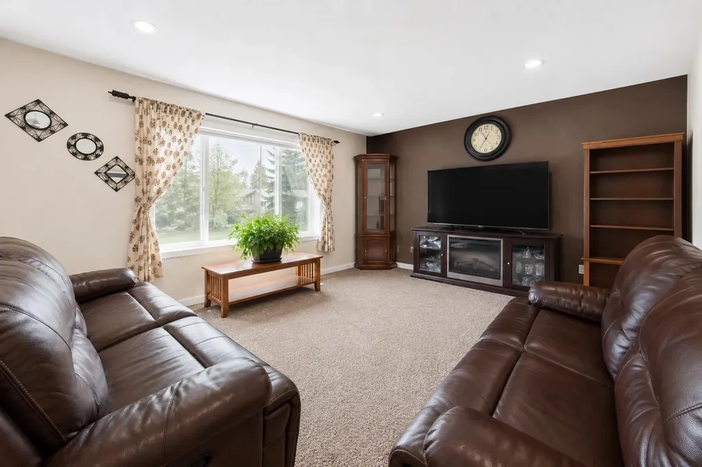 5035 58 Street Close Rocky Mountain House AB T4T 1G5