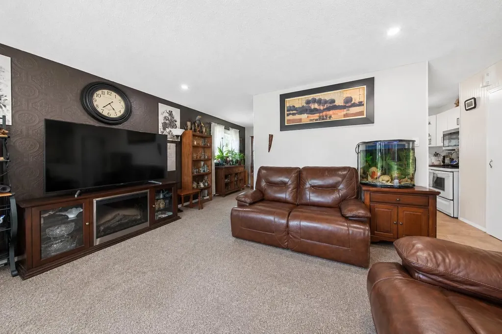 5035 58 Street Close Rocky Mountain House AB T4T 1G5