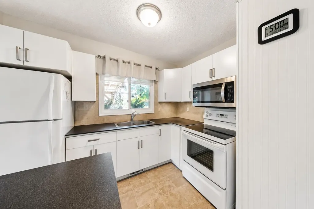 5035 58 Street Close Rocky Mountain House AB T4T 1G5
