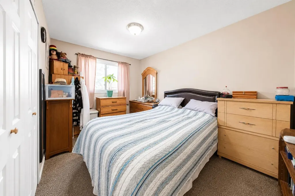 5035 58 Street Close Rocky Mountain House AB T4T 1G5