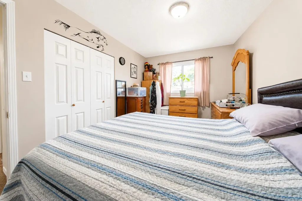 5035 58 Street Close Rocky Mountain House AB T4T 1G5