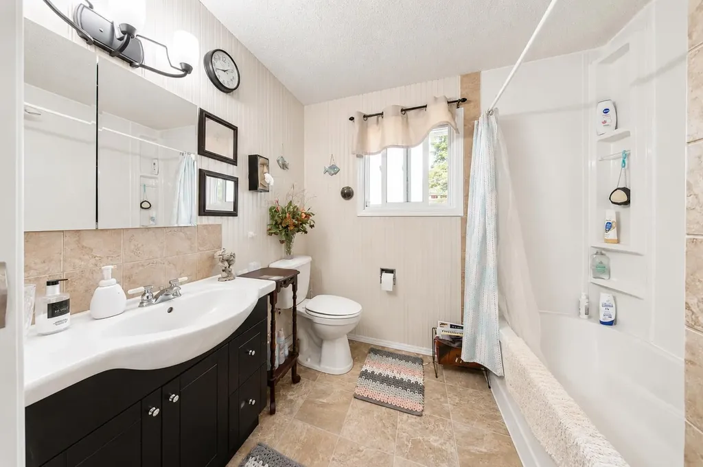 5035 58 Street Close Rocky Mountain House AB T4T 1G5