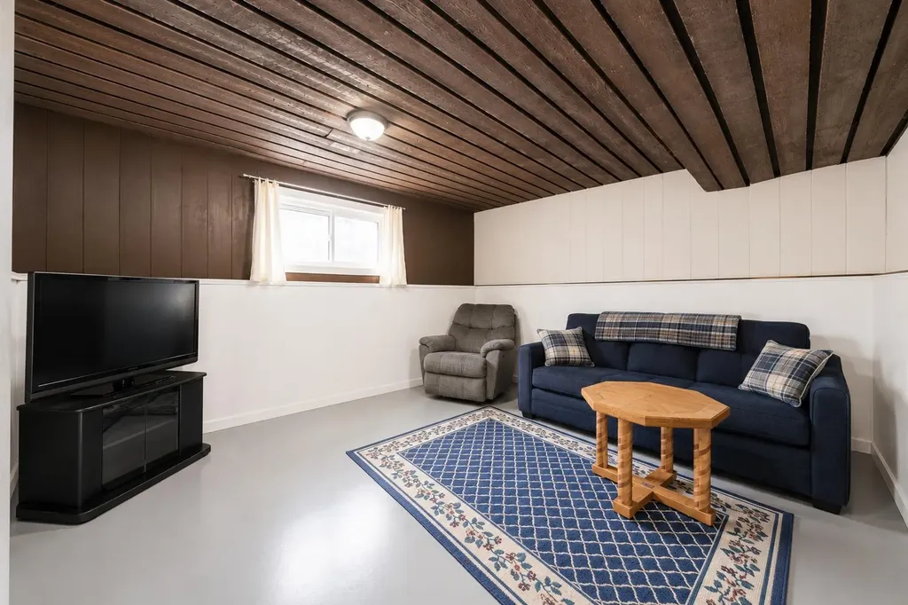 5035 58 Street Close Rocky Mountain House AB T4T 1G5