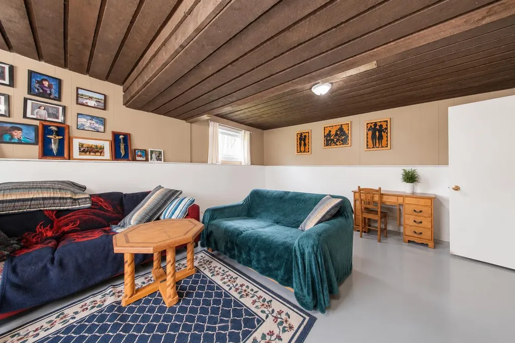 5035 58 Street Close Rocky Mountain House AB T4T 1G5