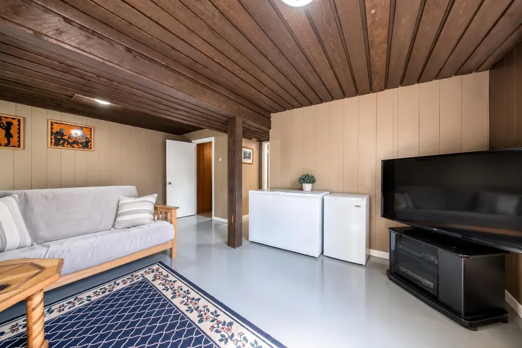 5035 58 Street Close Rocky Mountain House AB T4T 1G5