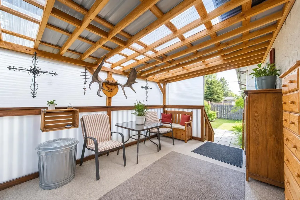 5035 58 Street Close Rocky Mountain House AB T4T 1G5