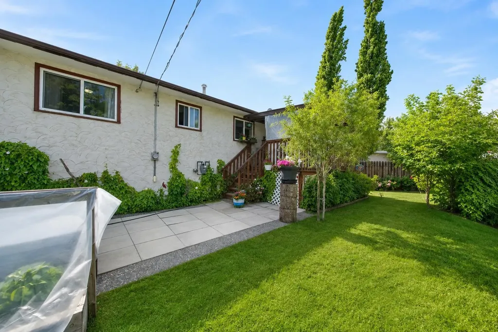 5035 58 Street Close Rocky Mountain House AB T4T 1G5
