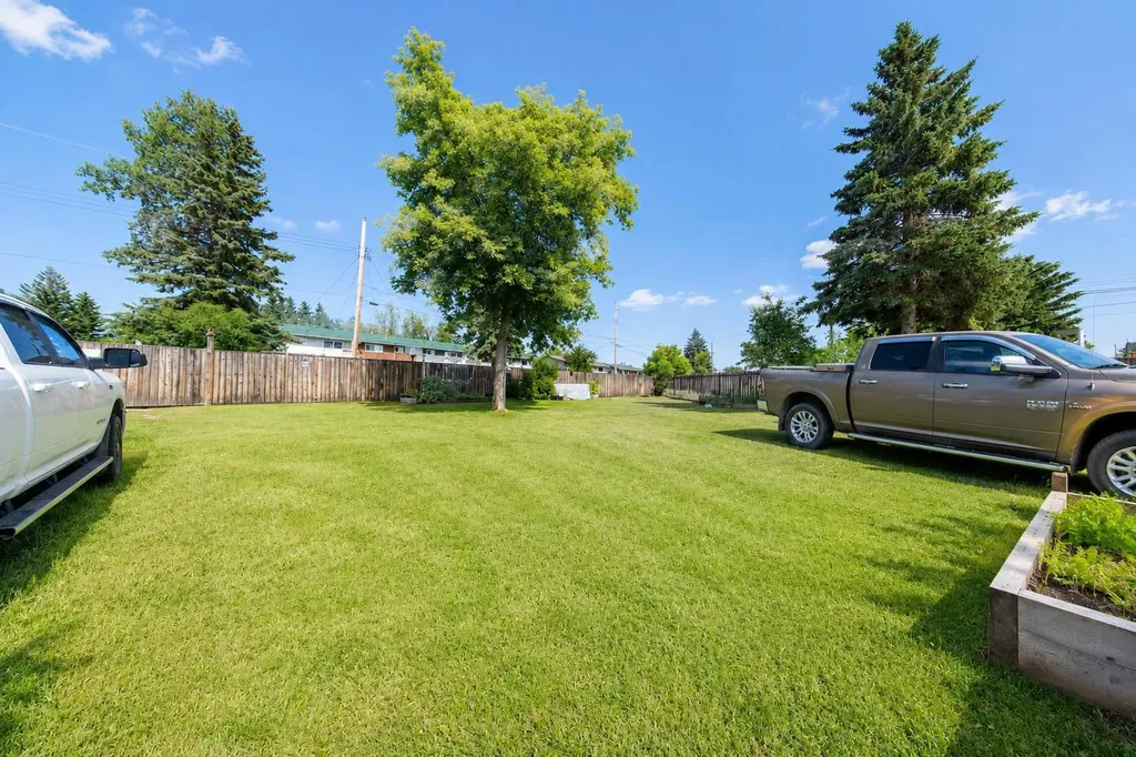 5035 58 Street Close Rocky Mountain House AB T4T 1G5