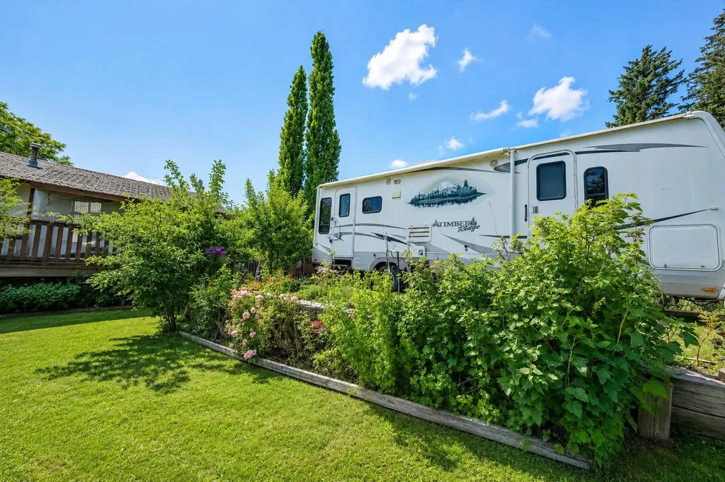 5035 58 Street Close Rocky Mountain House AB T4T 1G5