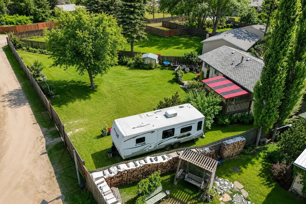 5035 58 Street Close Rocky Mountain House AB T4T 1G5