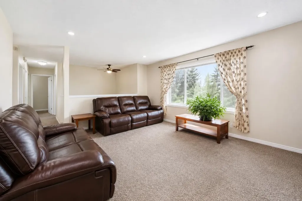 5035 58 Street Close Rocky Mountain House AB T4T 1G5
