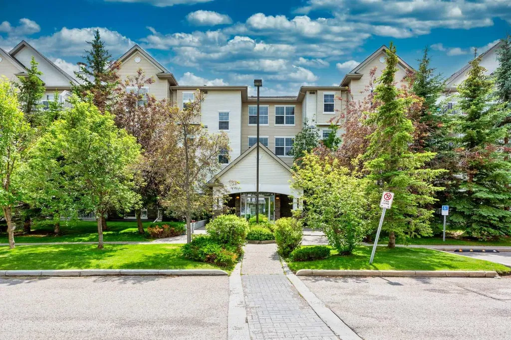 2000 Applevillage Court SE Calgary AB T2A 7Z4