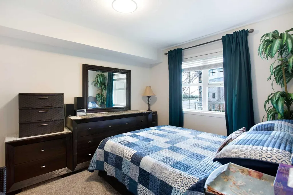 2000 Applevillage Court SE Calgary AB T2A 7Z4