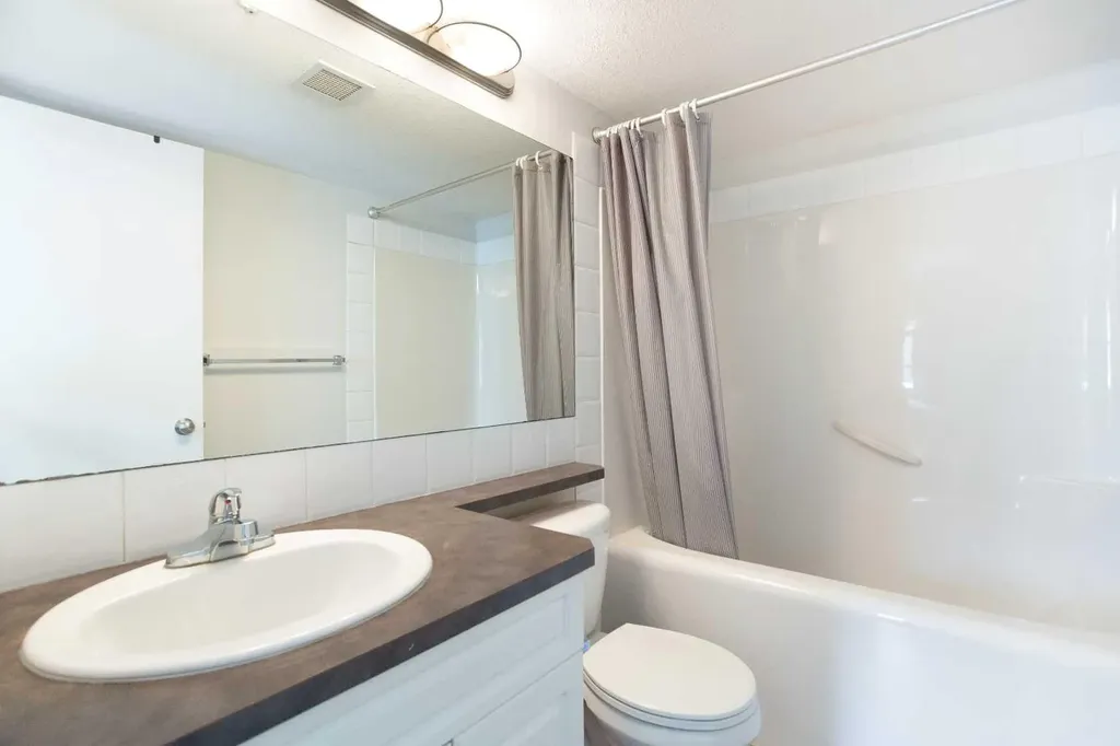 2000 Applevillage Court SE Calgary AB T2A 7Z4