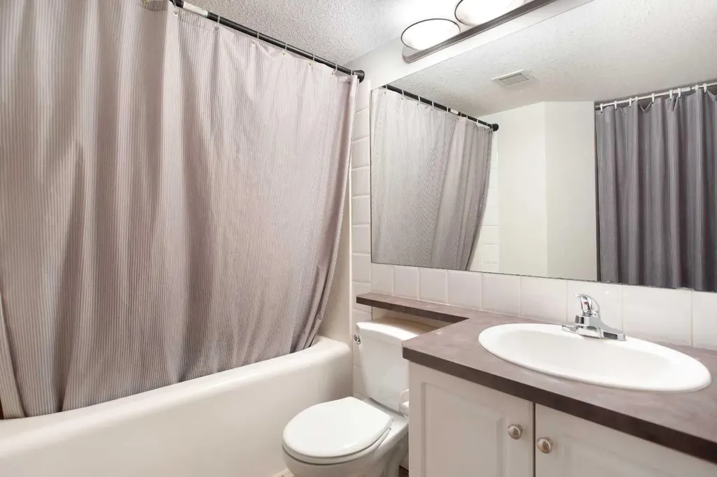 2000 Applevillage Court SE Calgary AB T2A 7Z4