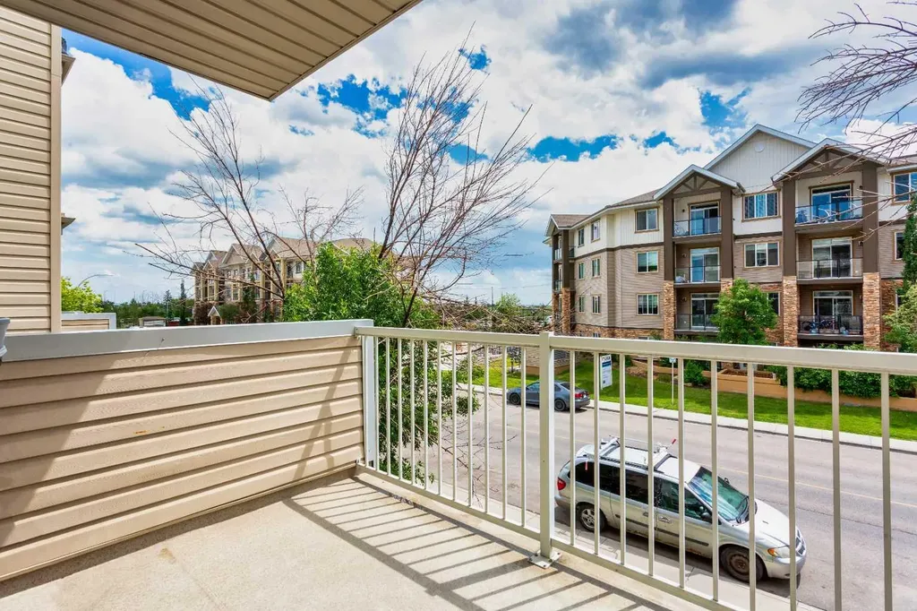 2000 Applevillage Court SE Calgary AB T2A 7Z4
