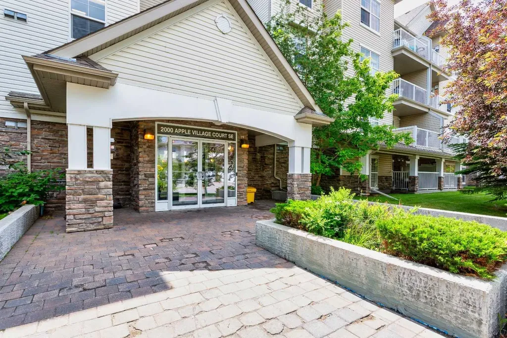 2000 Applevillage Court SE Calgary AB T2A 7Z4
