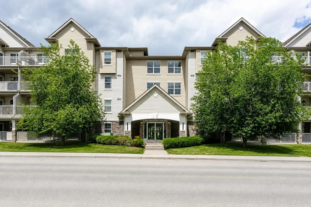 2000 Applevillage Court SE Calgary AB T2A 7Z4