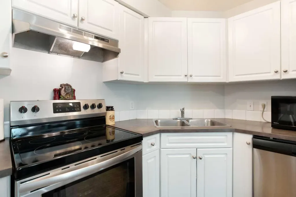 2000 Applevillage Court SE Calgary AB T2A 7Z4