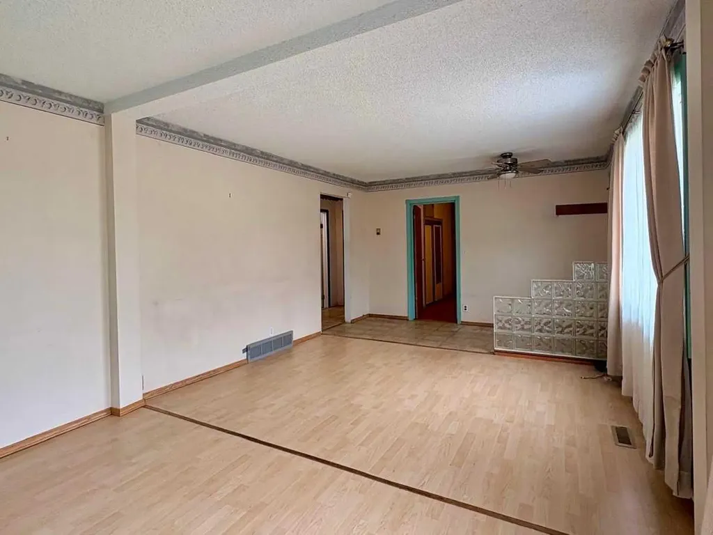 7939 47 Avenue NW Calgary AB T3B 1Z3