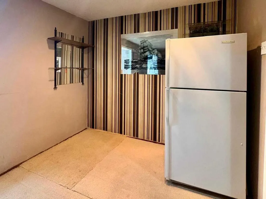 7939 47 Avenue NW Calgary AB T3B 1Z3