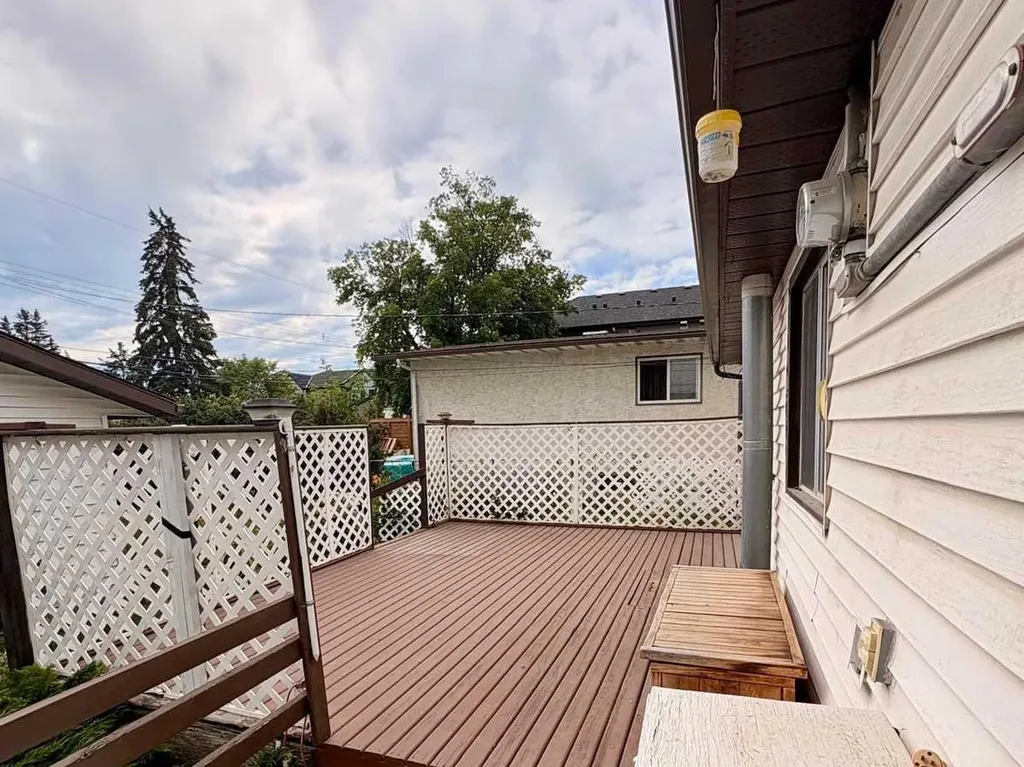7939 47 Avenue NW Calgary AB T3B 1Z3