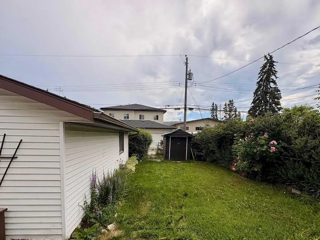 7939 47 Avenue NW Calgary AB T3B 1Z3