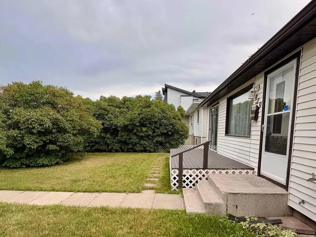 7939 47 Avenue NW Calgary AB T3B 1Z3