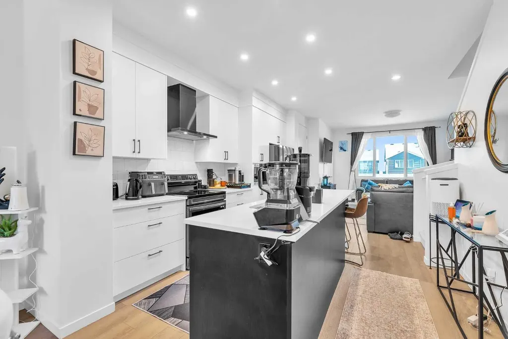 52 Edith Gate NW Calgary AB T3A 1Z2