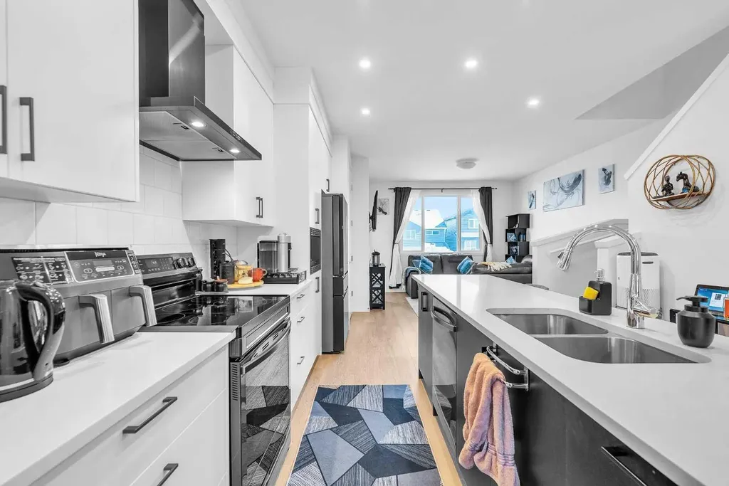 52 Edith Gate NW Calgary AB T3A 1Z2
