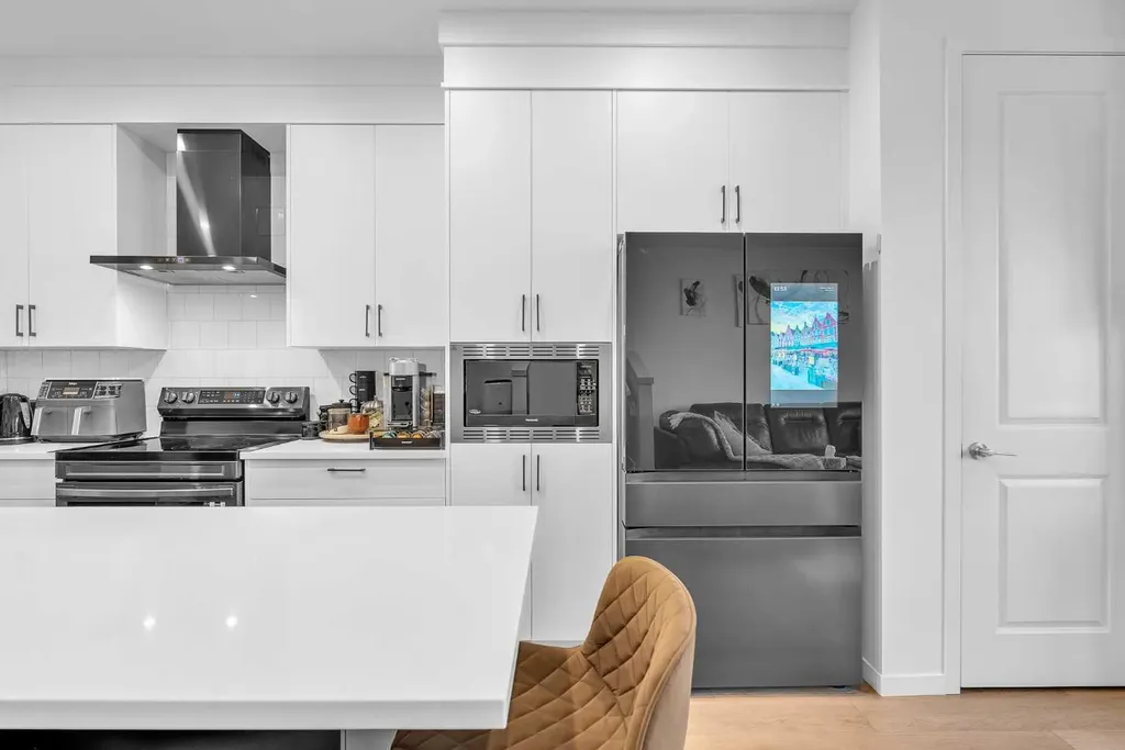52 Edith Gate NW Calgary AB T3A 1Z2