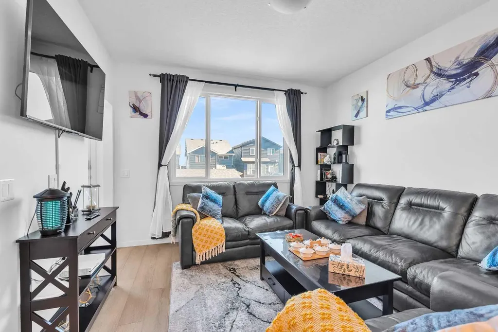 52 Edith Gate NW Calgary AB T3A 1Z2