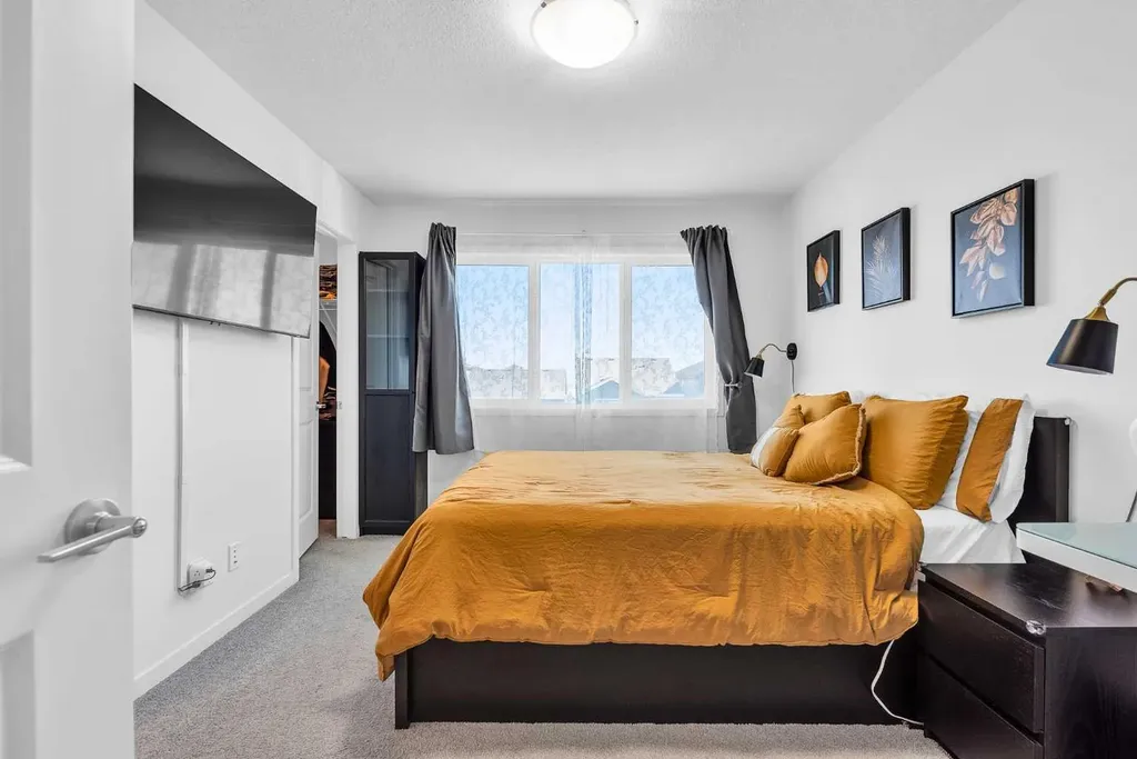52 Edith Gate NW Calgary AB T3A 1Z2