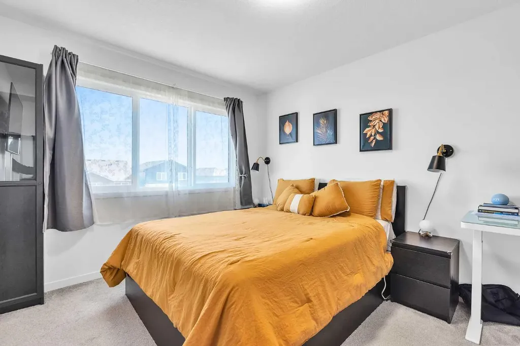 52 Edith Gate NW Calgary AB T3A 1Z2