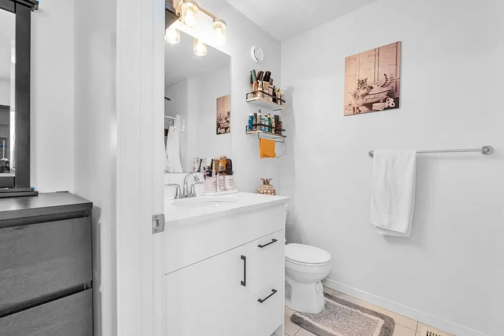 52 Edith Gate NW Calgary AB T3A 1Z2