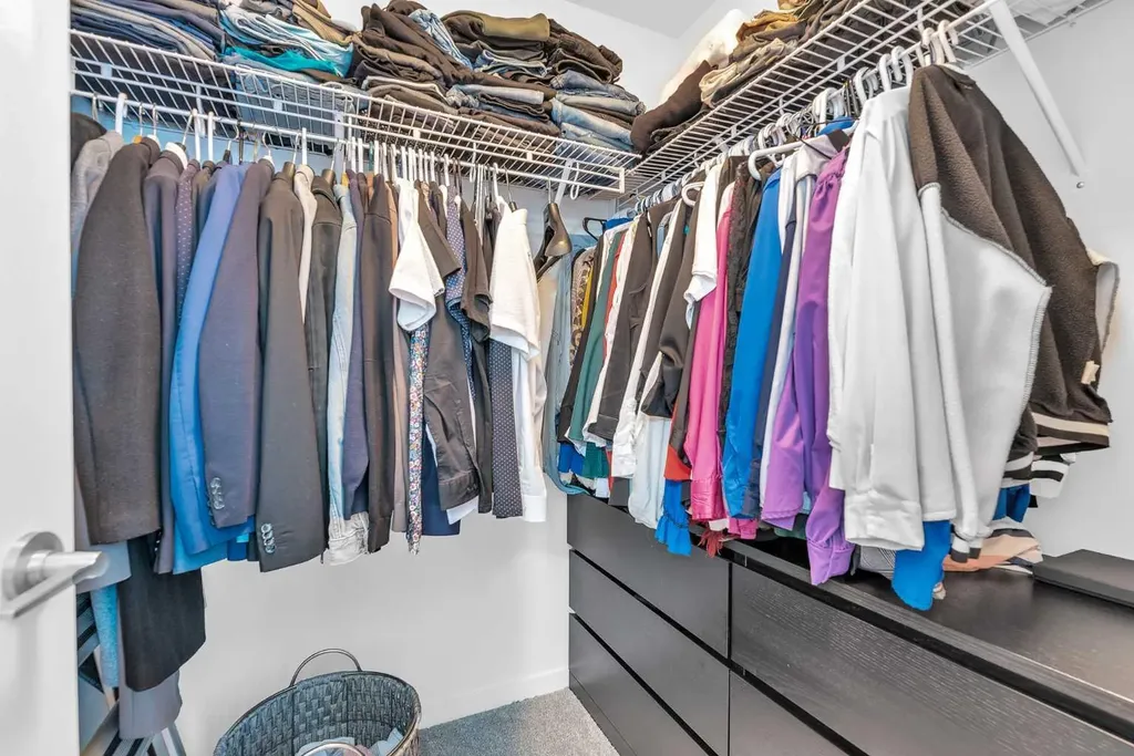 52 Edith Gate NW Calgary AB T3A 1Z2