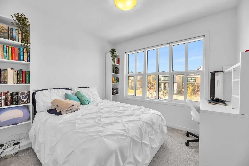 52 Edith Gate NW Calgary AB T3A 1Z2
