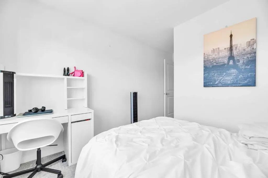 52 Edith Gate NW Calgary AB T3A 1Z2