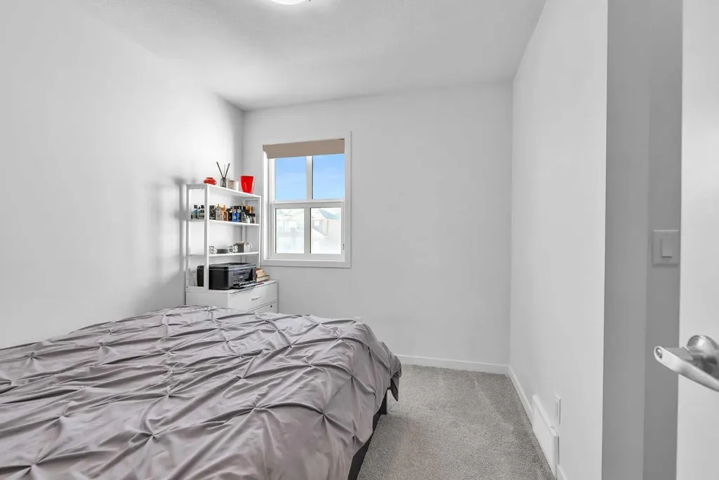 52 Edith Gate NW Calgary AB T3A 1Z2
