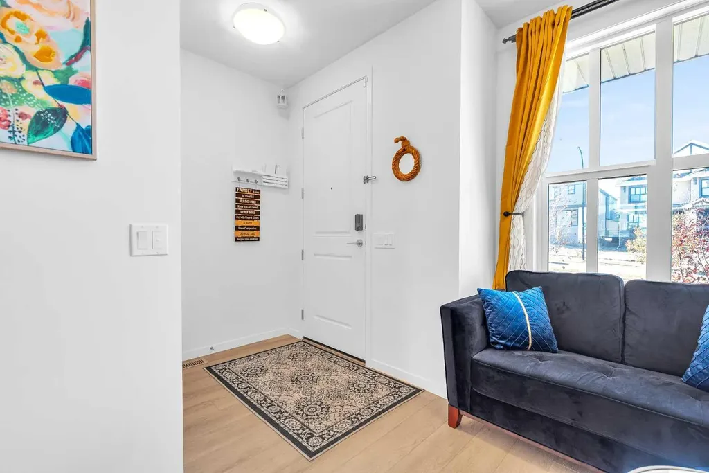 52 Edith Gate NW Calgary AB T3A 1Z2