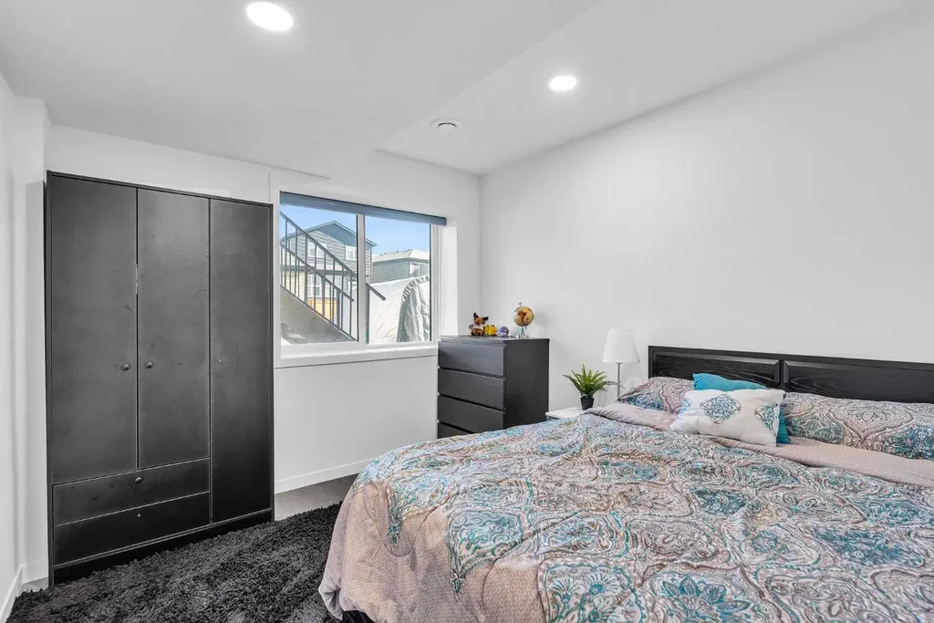 52 Edith Gate NW Calgary AB T3A 1Z2
