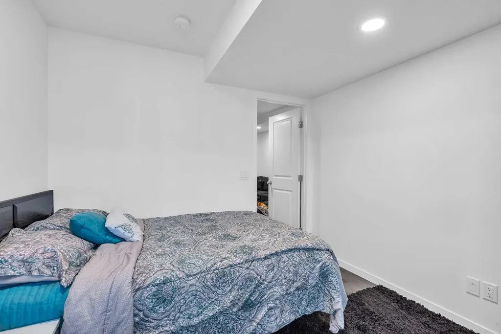 52 Edith Gate NW Calgary AB T3A 1Z2