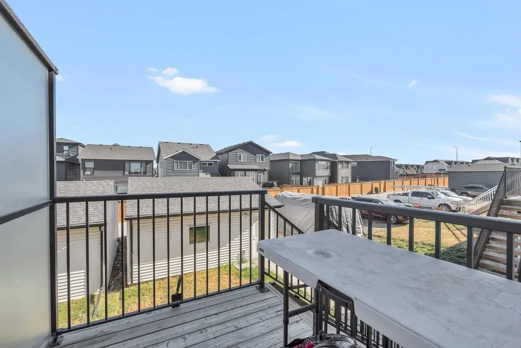 52 Edith Gate NW Calgary AB T3A 1Z2