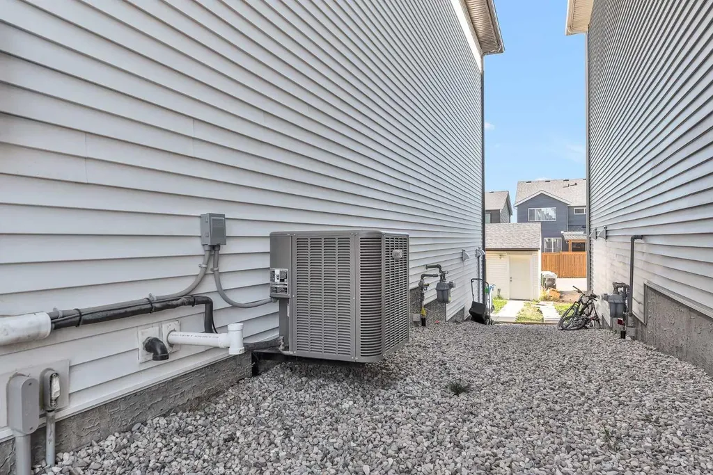52 Edith Gate NW Calgary AB T3A 1Z2