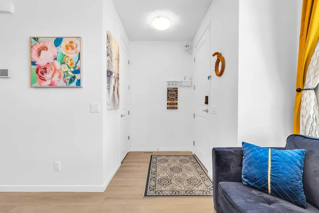 52 Edith Gate NW Calgary AB T3A 1Z2