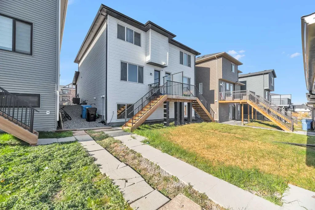 52 Edith Gate NW Calgary AB T3A 1Z2