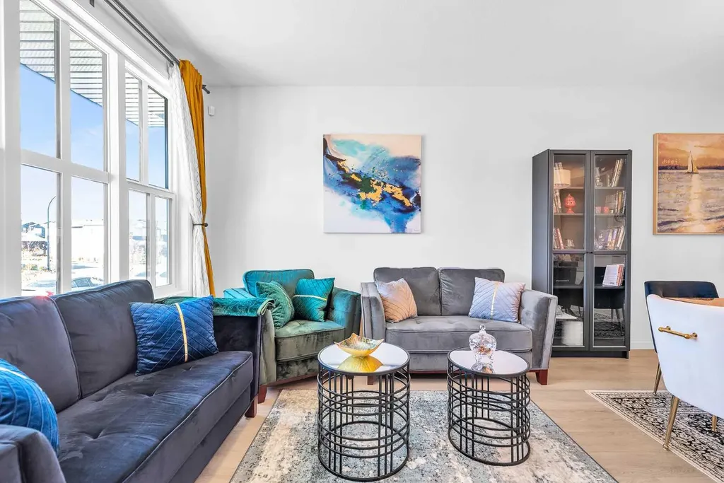 52 Edith Gate NW Calgary AB T3A 1Z2