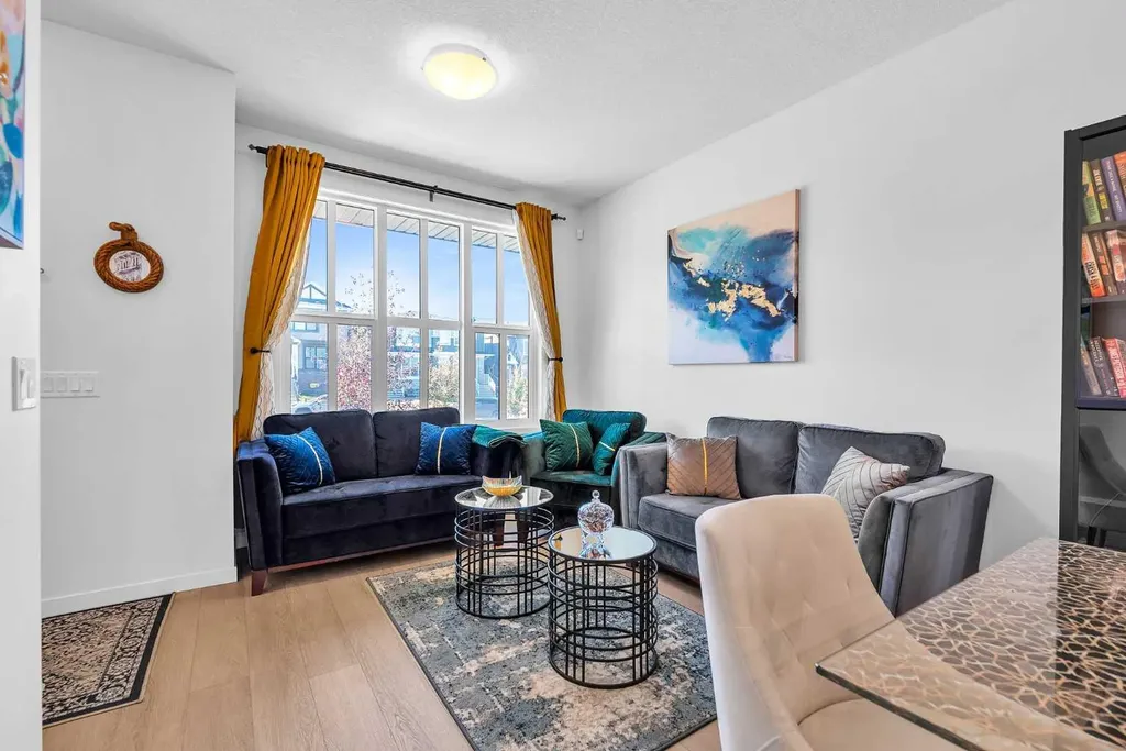 52 Edith Gate NW Calgary AB T3A 1Z2